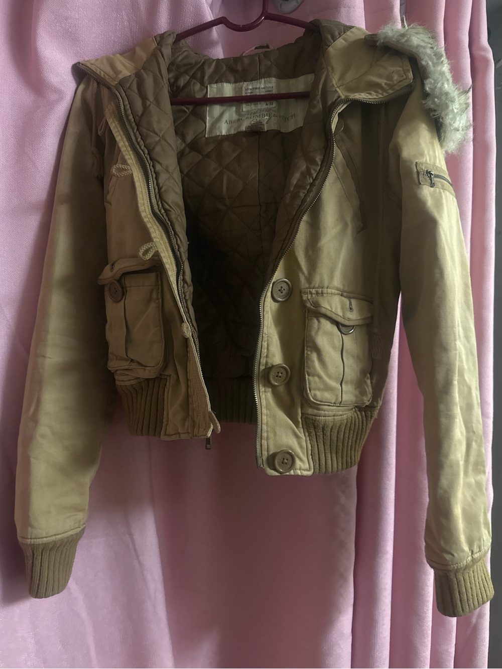 Abercrombie & Fitch Y2K Tan Hooded Puffer Jacket: prime 2000’s nostalgia
